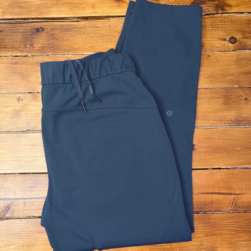 Lululemon On the Fly Pant Women 8 Grey 7/8 Luxtreme Drawstring Jogger Athleisure